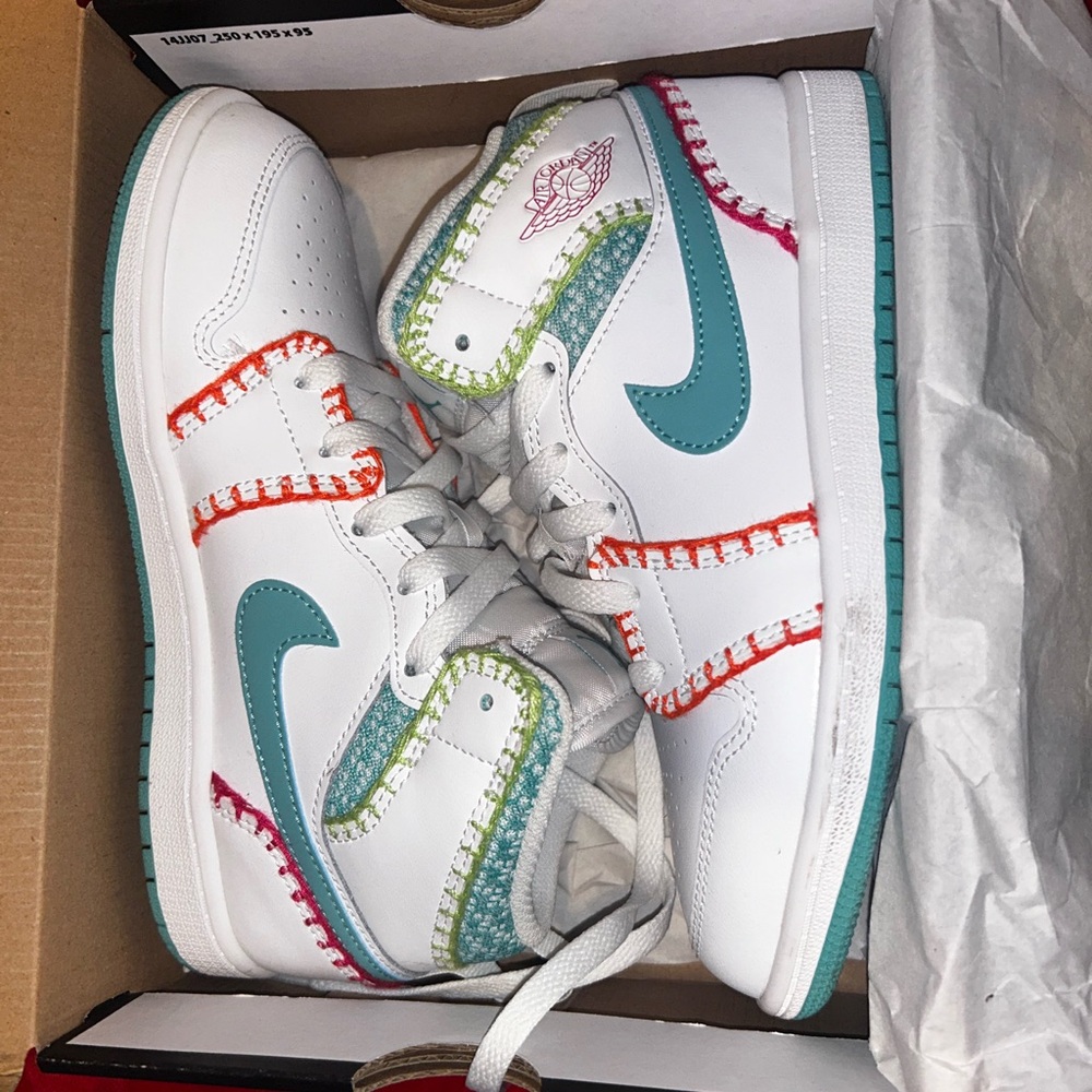 Jordan mids like new